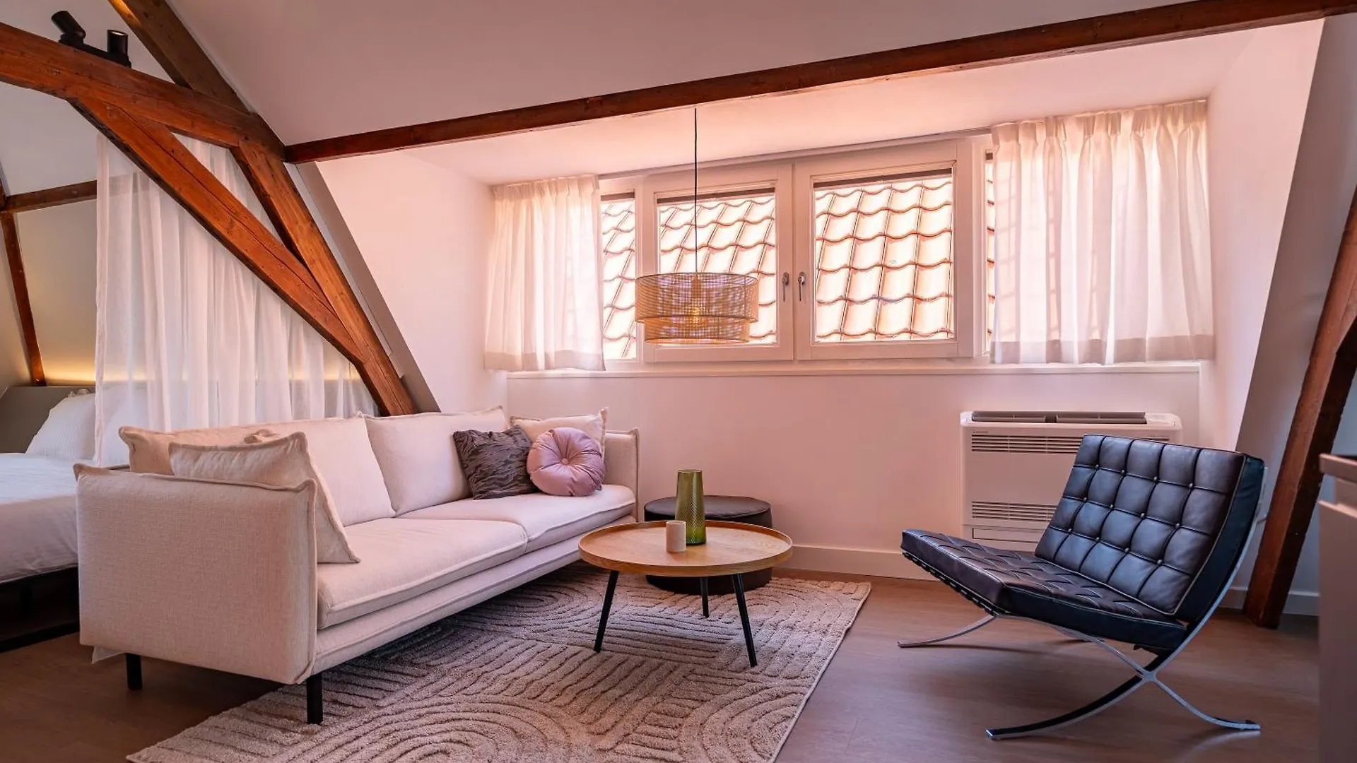 Stylish Loft Den Haag - The King Swiete - Between City Center & The Beach - B&B The Swiete شقة لاهاي