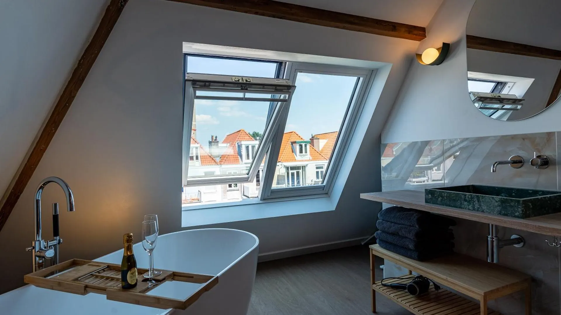 Stylish Loft Den Haag - The King Swiete - Between City Center & The Beach - B&B The Swiete شقة لاهاي