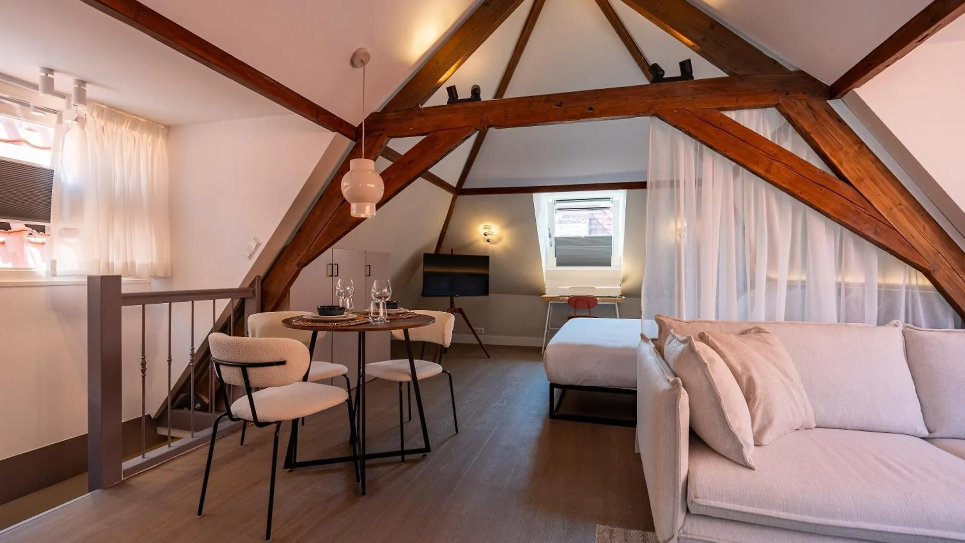 Stylish Loft Den Haag - The King Swiete - Between City Center & The Beach - B&B The Swiete لاهاي