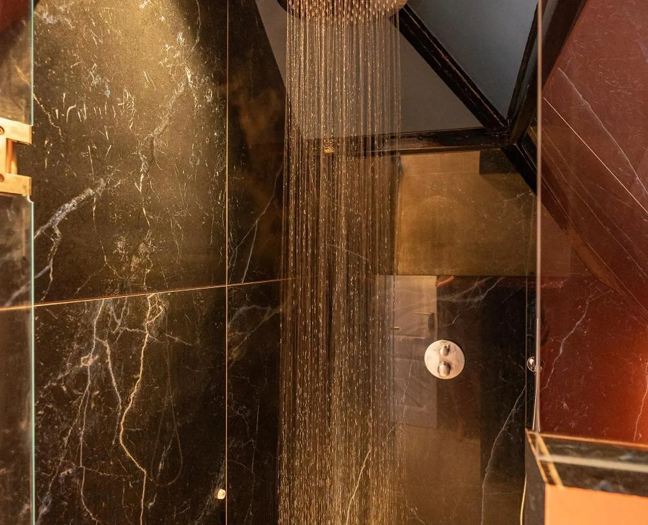 شقة Stylish Loft Den Haag - The King Swiete - Between City Center & The Beach - B&B The Swiete